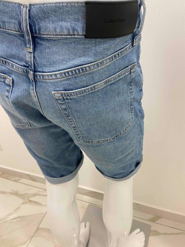 Bermuda in jeans Calvin Klein - immagine 2